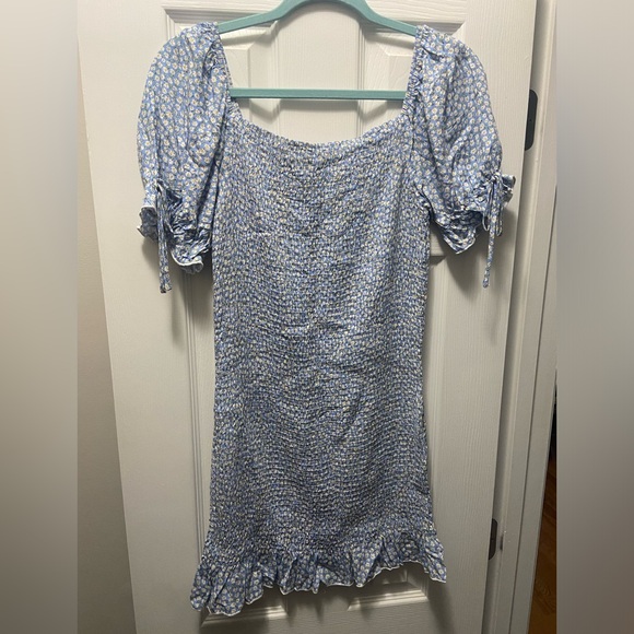 Light blue floral smocked short sleeve maternity dress - Picture 6 of 6